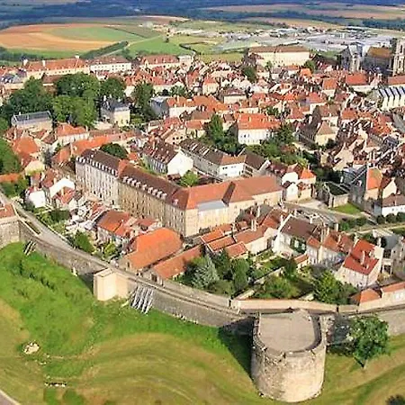 Les Carmes Apartman Langres
